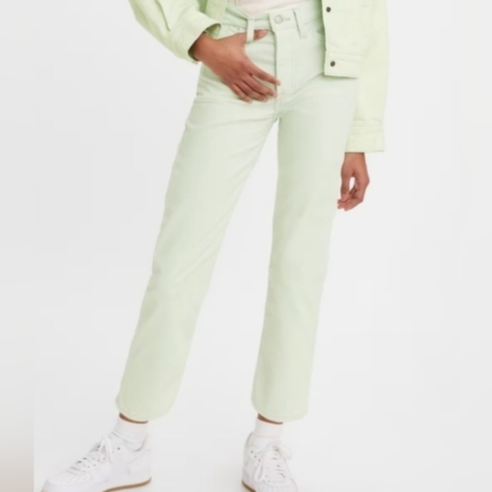 Levi's Premium Corduroy Light Green Meadow Mist Wedgie Straight jeans Size 26